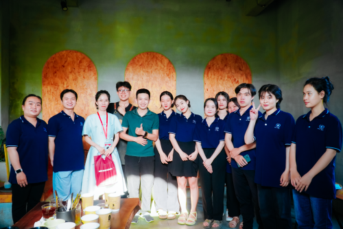 Sinh viên ngành Công nghệ thực phẩm được học tập cùng chuyên gia cà phê Hồ Minh